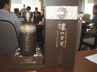 惊天大骗局：泸州年份酒大多为香精勾兑